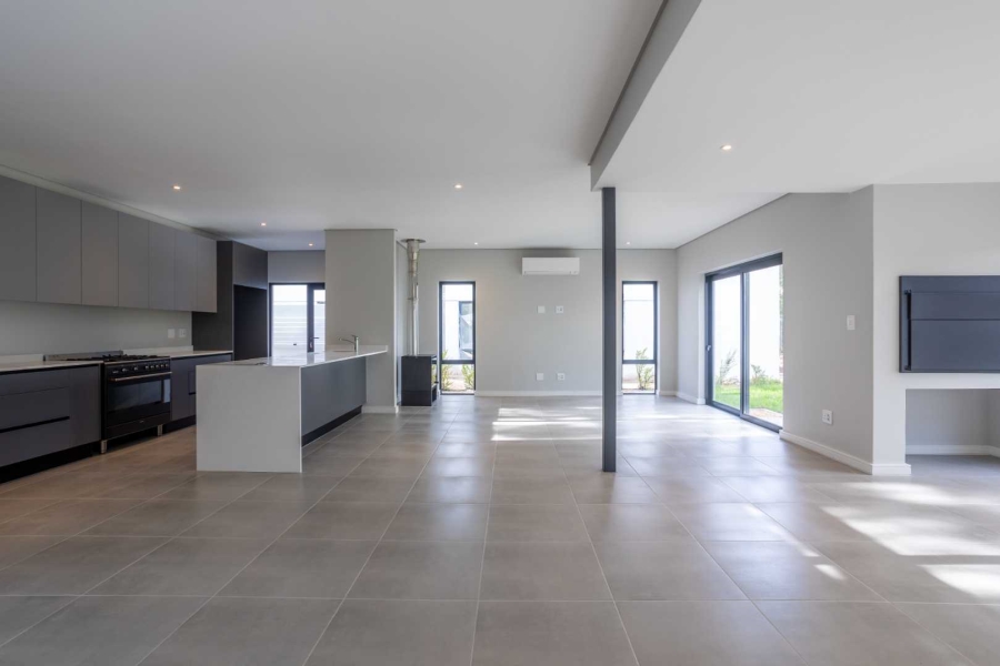To Let 4 Bedroom Property for Rent in Val De Vie Estate Western Cape